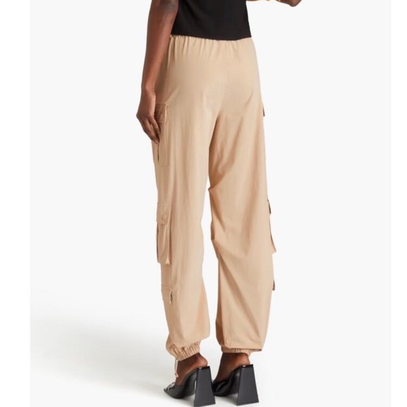 New Alice and Olivia Shara parachute cargo pants - Picture 2 of 16